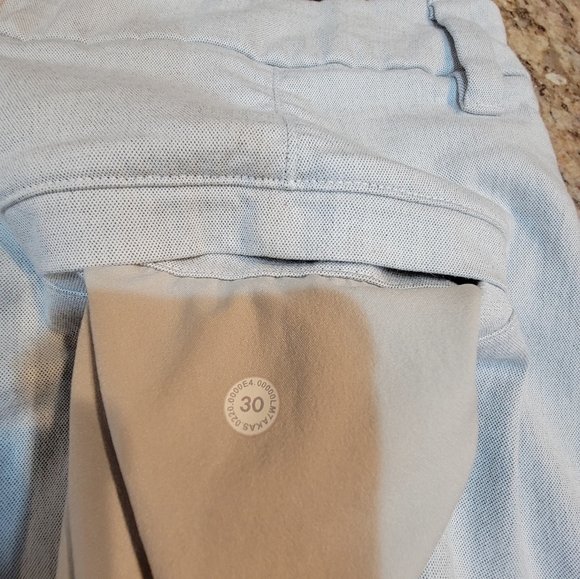 Lululemon Commision Shorts Light Heather Gray Chino Golf Men's Size 30X10 - Picture 7 of 9